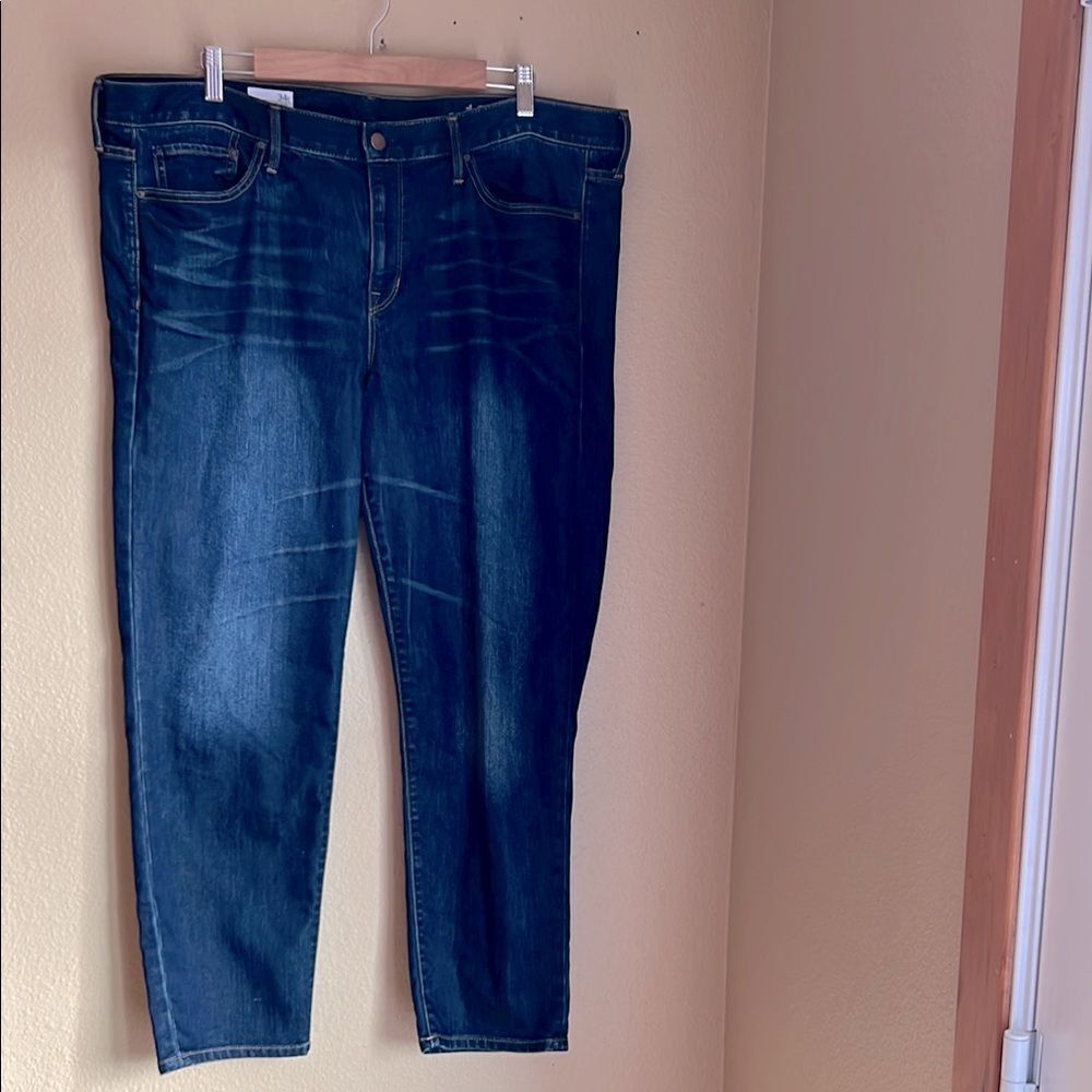 EUC Gap 1969 Sexy Boyfriend Jeans 34r